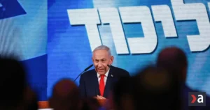 Izrael: Netanjahuov blok má 59 kresiel, chýbajú mu dva mandáty