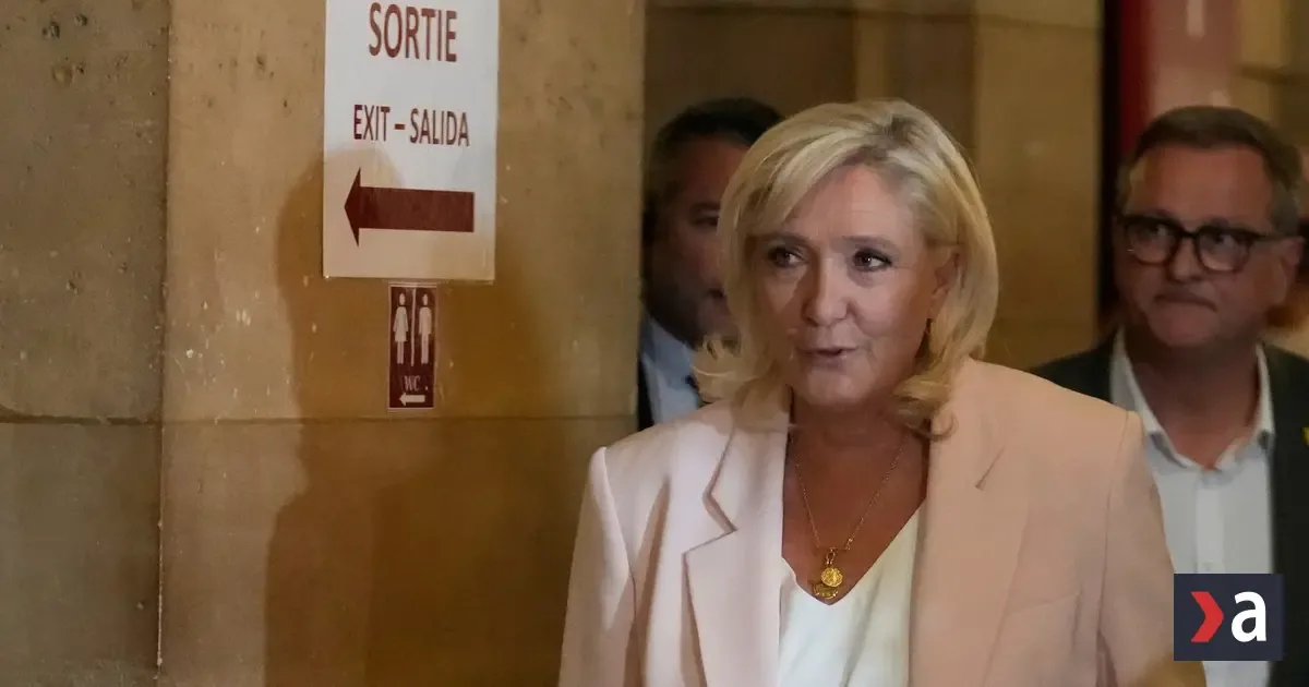 Le Penová plánuje škrty za 140 miliárd eur, Francúzsko smeruje k platobnej neschopnosti