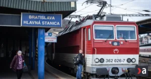Mimoriadna udalosť na bratislavskej hlavnej stanici: Vlaky meškajú, časť spojov odriekli