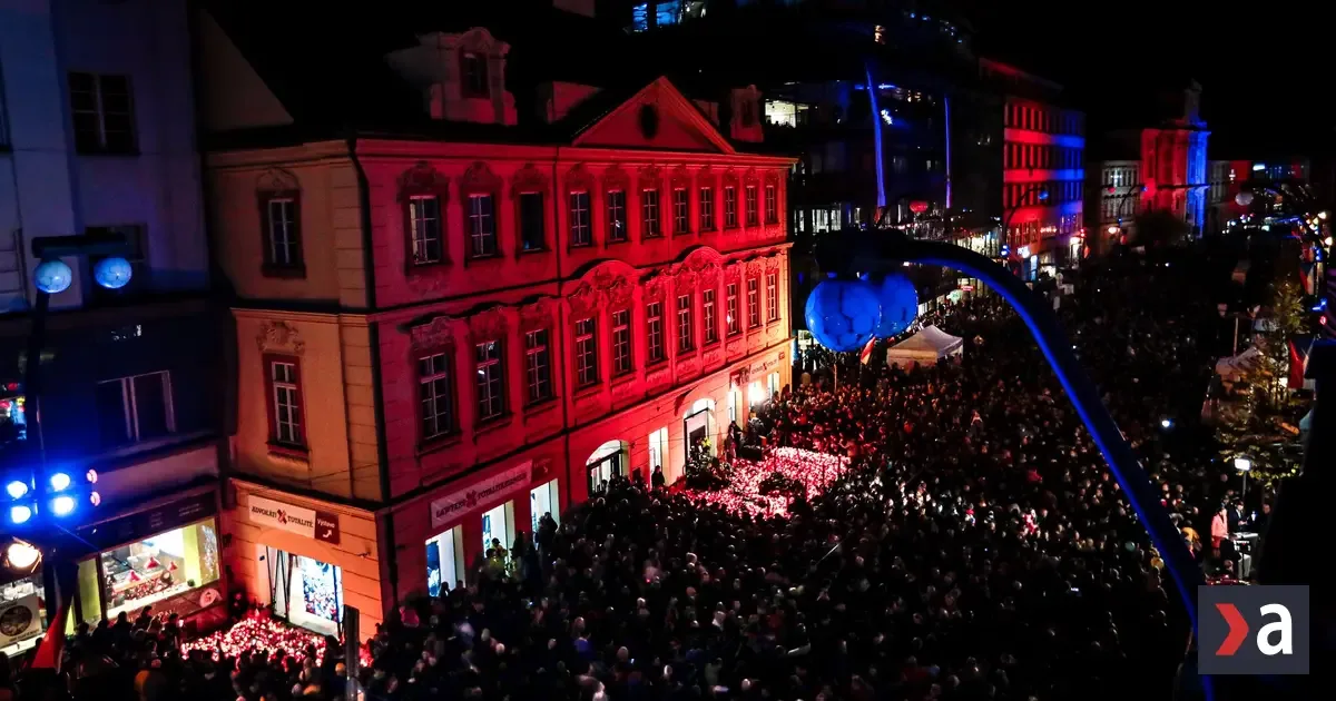 Ministerstvo kultúry odmietlo dotáciu na oslavy Nežnej revolúcie, ľudia spustili zbierku 2 Ministerstvo kultúry odmietlo dotáciu na oslavy Nežnej revolúcie, ľudia spustili zbierku