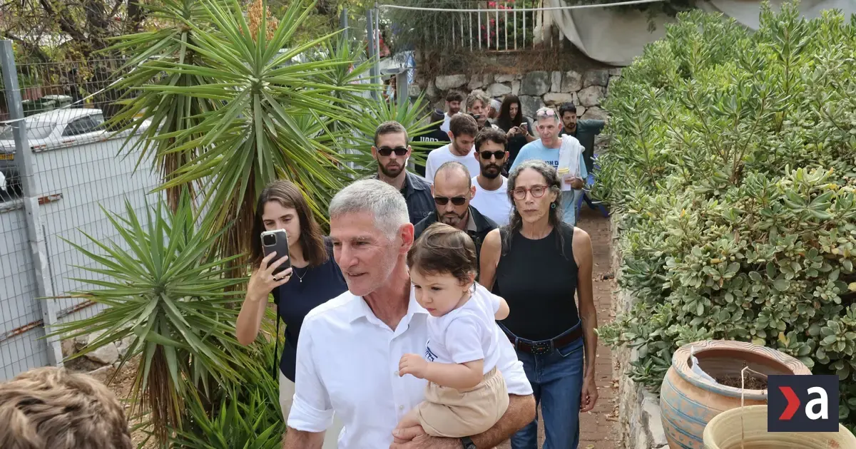 Muž s nožom sa vyhrážal izraelskému opozičnému lídrovi, polícia ho zadržala 2 Muž s nožom sa vyhrážal izraelskému opozičnému lídrovi, polícia ho zadržala