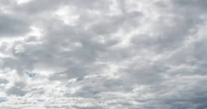 Nočný mráz v dolinách, na severe sneženie