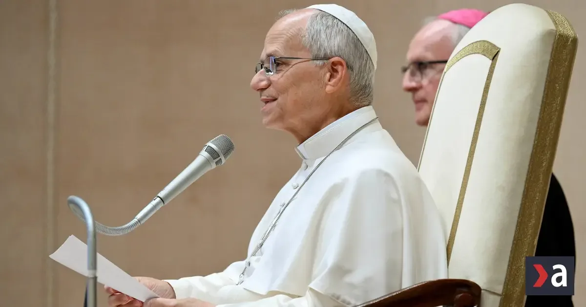 Pápež Lev XIV. po operácii pľúc opäť chodí, audiencie zrušili