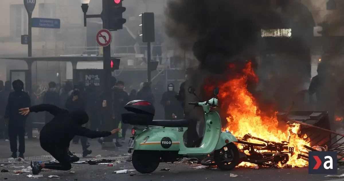 Paríž predĺži zákaz vychádzania, policajti sa chystajú na ďalšie protesty