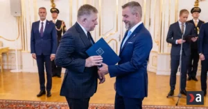 Pellegrini dostal od Fica na výber: buď poprie ústavu, alebo seba