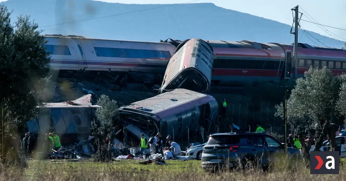 Po tragickej zrážke vlakov v Španielsku vypukli protesty v uliciach