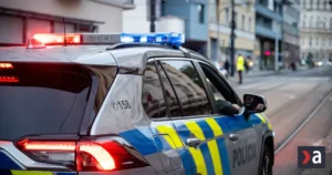 Policajti v Ružinove zachránili 90-ročnú ženu sediacu na parapete okna