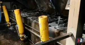 Požiar v Hriňovej spôsobil škodu dva milióny eur. Hasiči zasahovali v maskách