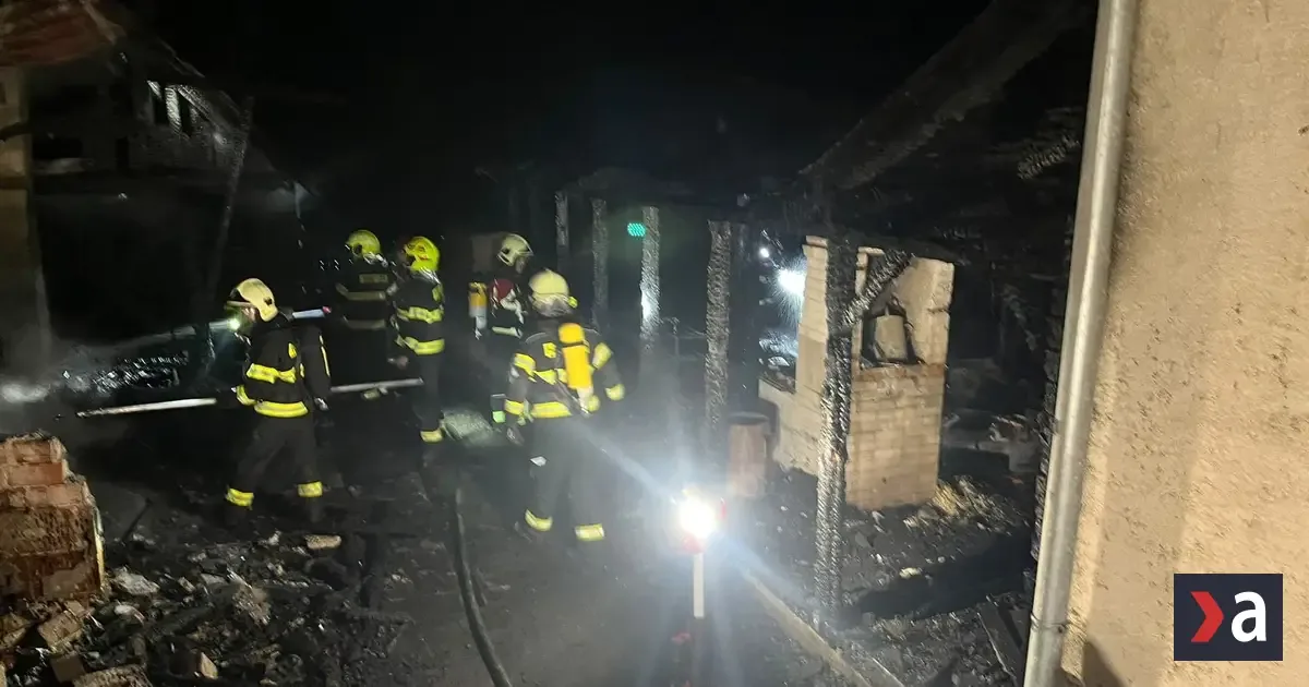 Požiar v Kátlovciach zničil tri prístavby domov, škoda 150-tisíc eur, príčina neznáma