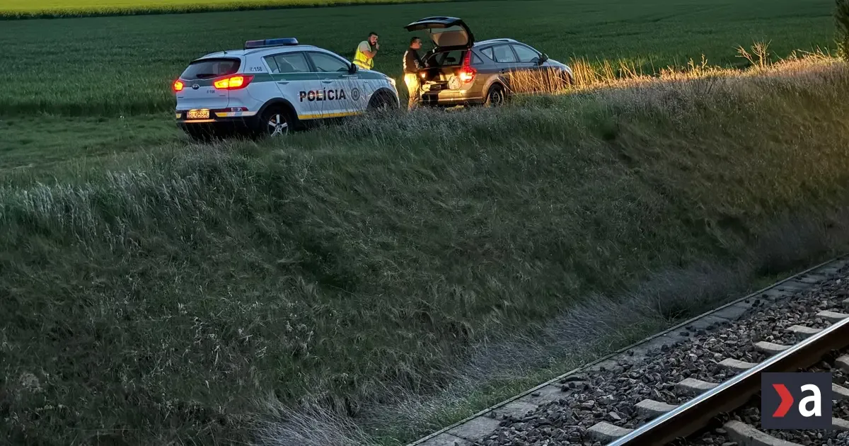 Pri Košiciach sa zrazil vlak s osobou, cestujúci musia rátať s meškaním