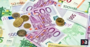 Seniorka vyhodila z okna 10-tisíc eur, naletela podvodníkovi vydávajúcemu sa za vnuka