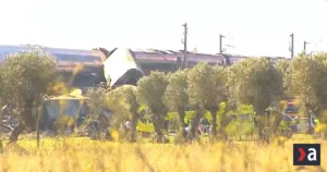 Španielsko: Počet obetí vlakovej tragédie stúpol na 69, vláda sľubuje prešetrenie