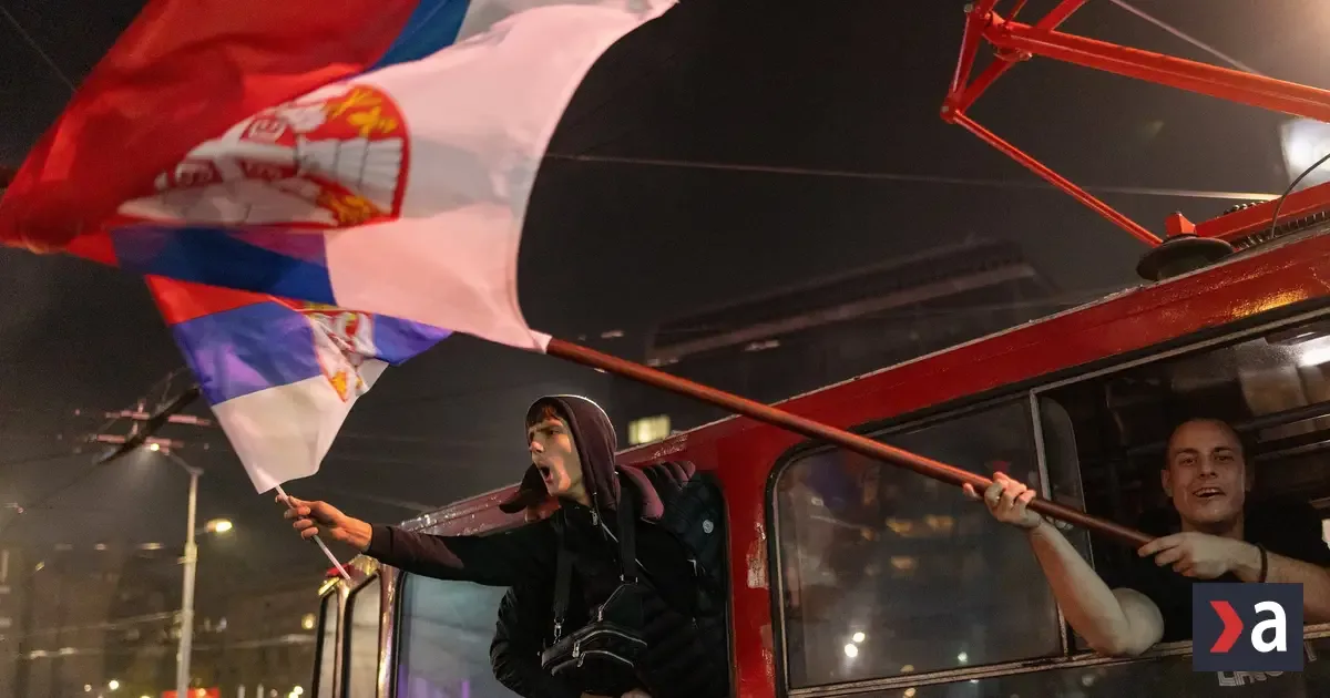 Študenti prevalcovali Vučiča, v 22 mestách zdolali SNS 3 Študenti prevalcovali Vučiča, v 22 mestách zdolali SNS