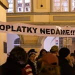 Tisíce ľudí protestovali na Staromestskom námestí za nezávislosť médií