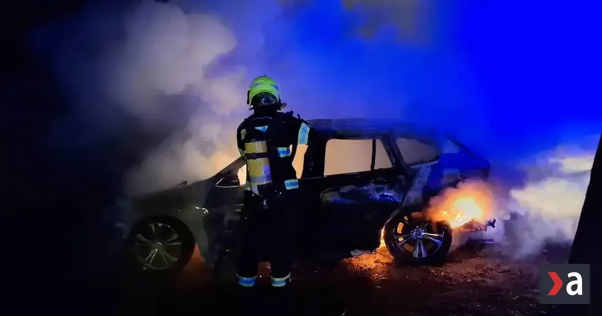 V Žilinskej Lehote horelo auto, zásah potvrdil cudzie zavinenie