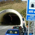 Vážna nehoda pred tunelom Horelica: Cesta I/11 v Čadci je úplne neprejazdná