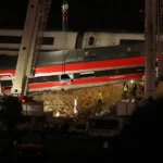 Vlak v Španielsku sa pred nehodou rútil rýchlosťou najmenej 160 km/h, obetí už 69