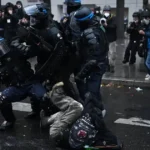 Vo Francúzsku protestovali státisíce ľudí, došlo aj k zrážkam s políciou