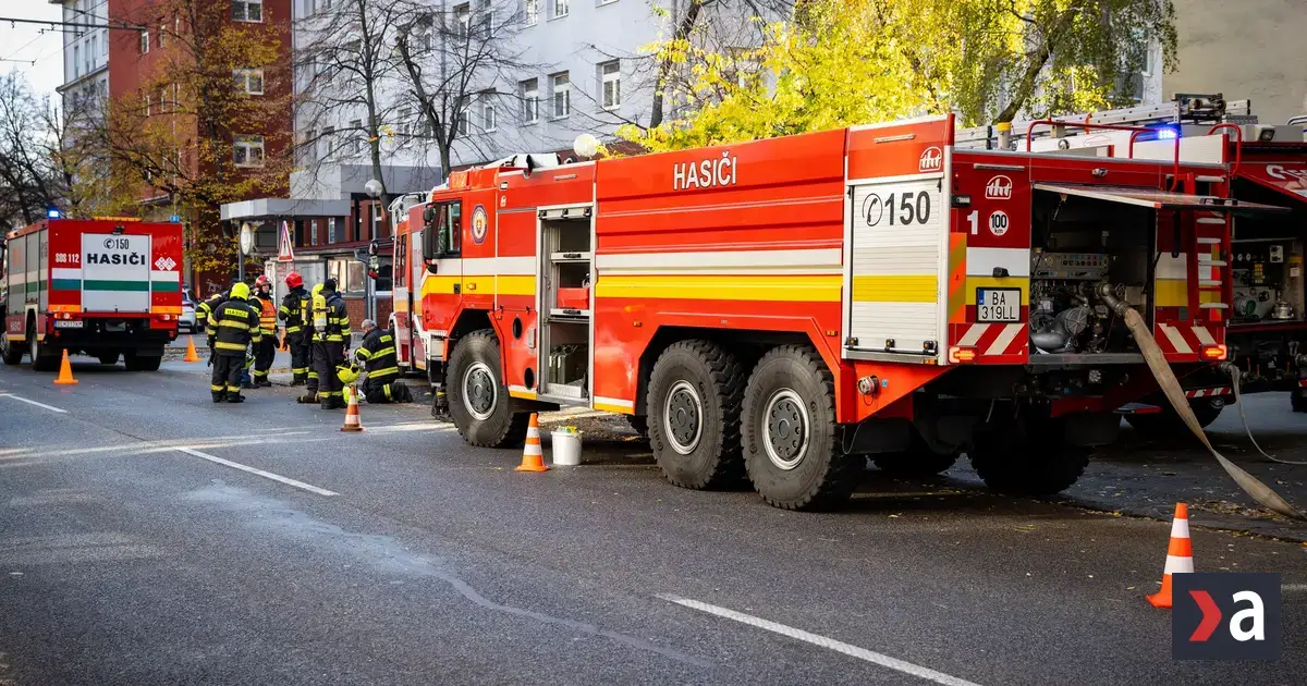 Vo Svidníku horel balkón bytového domu, škoda dosiahla približne 10-tisíc eur 3 Vo Svidníku horel balkón bytového domu, škoda dosiahla približne 10-tisíc eur