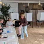 Voľby v dvoch obciach sprevádzali problémy: meškanie aj chybné lístky