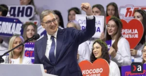 Vučić po volebnej porážke chystá návrat k moci, v Belehrade privíta Orbána