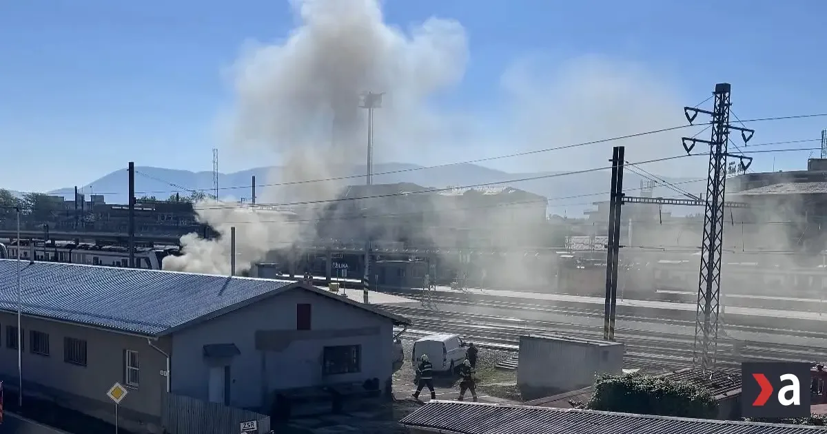 Železničná doprava pri Žiline je po požiari naďalej ochromená